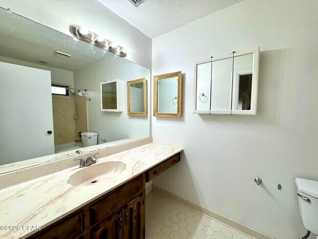 Foto del edificio - 300 Cherry St