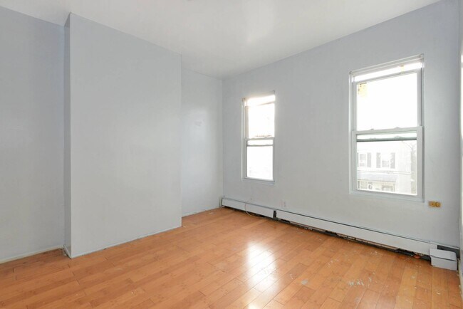 Foto del edificio - 382 Rockaway Pkwy