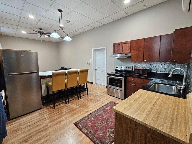 Building Photo - 4 N Park Pl