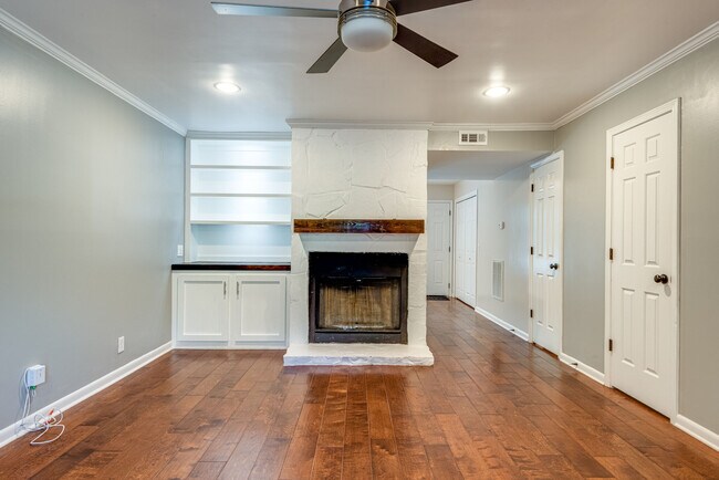 Living Room - 910 Emmett Ave