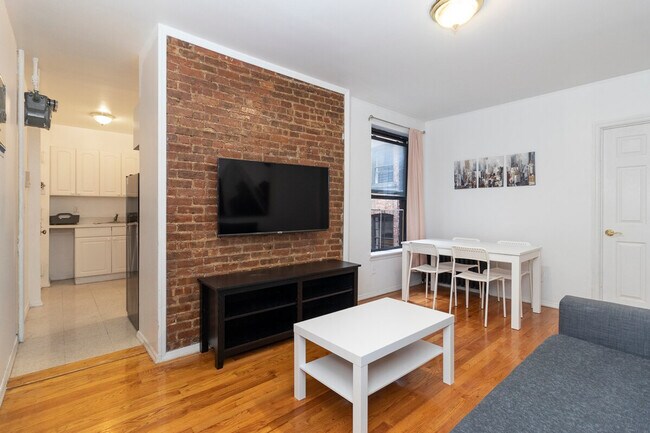 Foto del edificio - 309-311-311 E 95th St