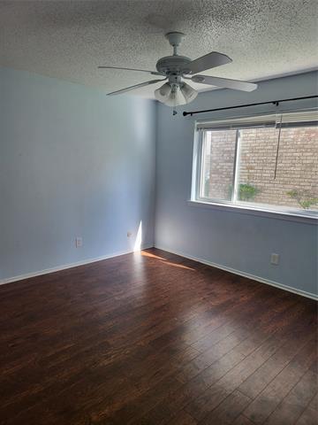 Building Photo - 208 Village N Dr