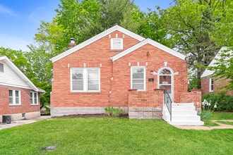 Building Photo - 2452 Ashland Ave