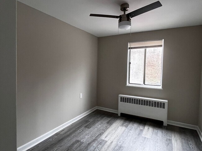 Foto del edificio - Affordable 2-Bedroom Apartment in Southwes...