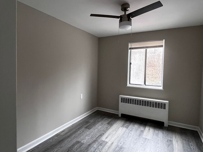 Building Photo - NEWLY AVAILABLE - RENOVATED 2 BR UNIT IN T...