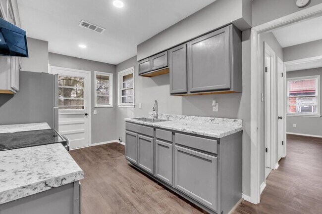 Foto del edificio - 2165 Pueblo Ave