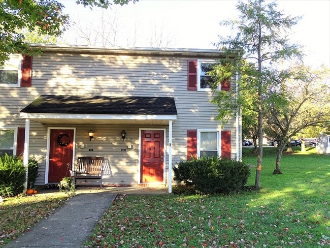 Building Photo - 682 S Cedar St