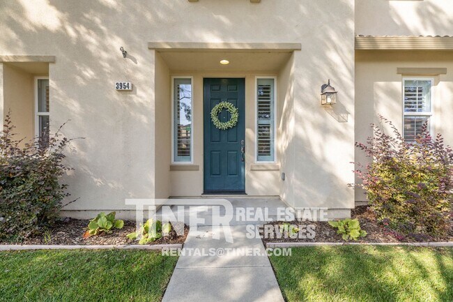 Building Photo - Stunning West Sacramento Home minutes from...