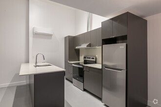 Building Photo - 4350 Av. de l'Hôtel-de-Ville