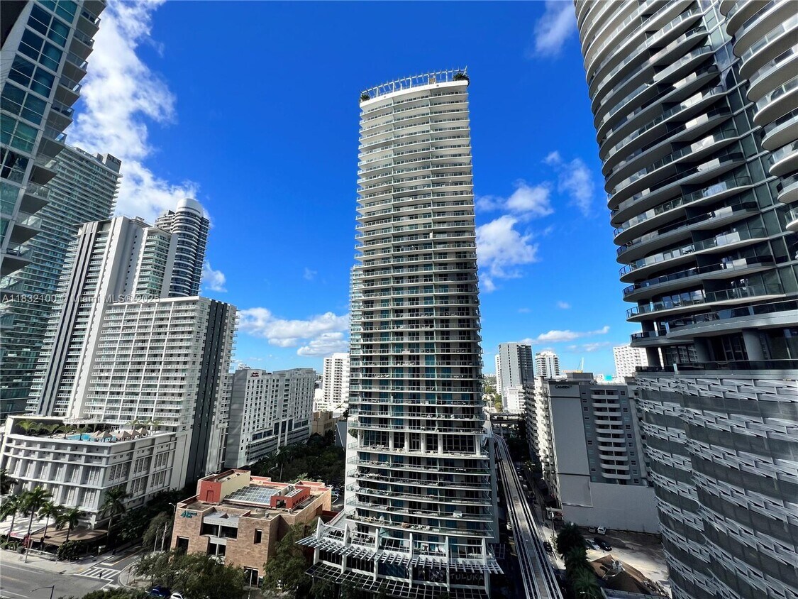 Primary Photo - 1050 Brickell Ave