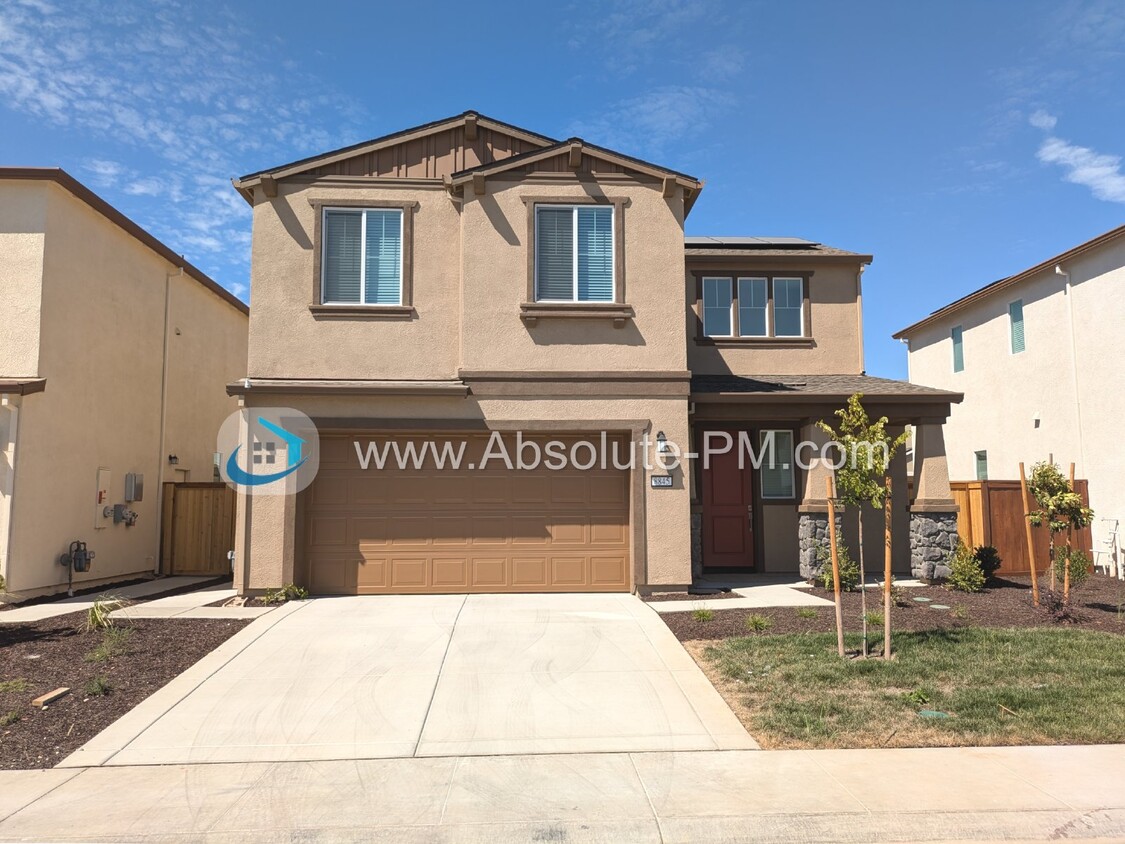 Foto principal - Amazing 3 Bed / 2.5 Bath Brand New Solar H...