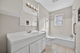 Building Photo - 7230 Oak Village Dr