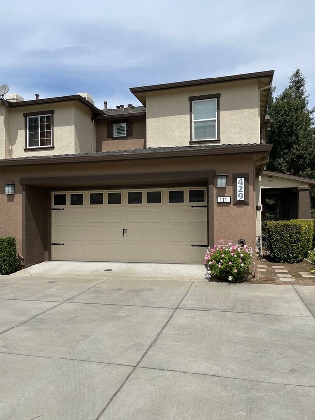 Building Photo - Gorgeous 2 Story Condo located in Sequoia ...