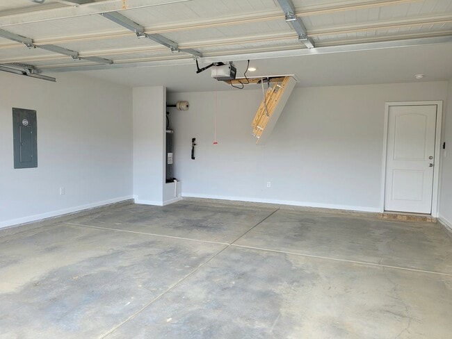 Building Photo - ATHENS - MOVE IN READY - NEW BUILD