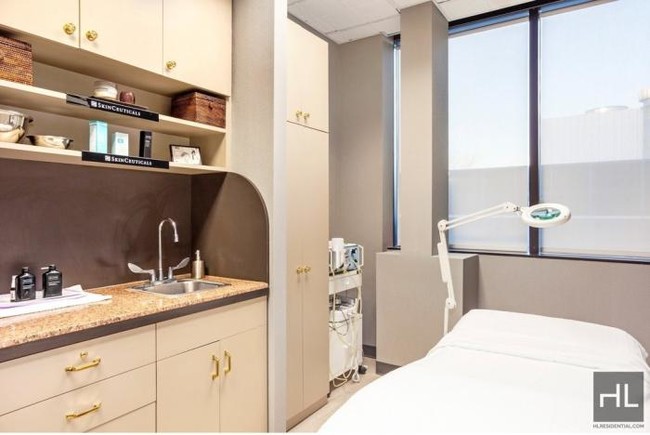 Foto del edificio - 0 bedroom in GREAT NECK NY 11021