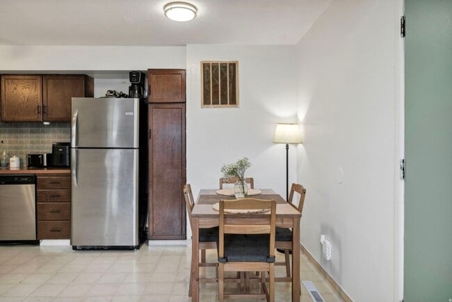 Building Photo - 240 E 400 N