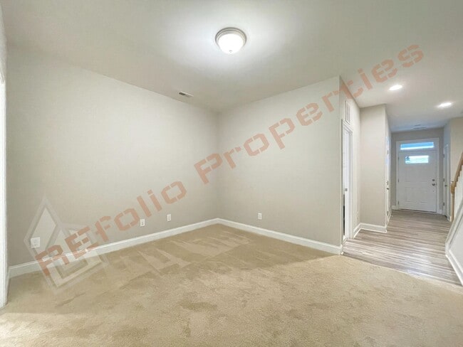 Building Photo - Great Location! 3 Story Townhome with 2 Be...