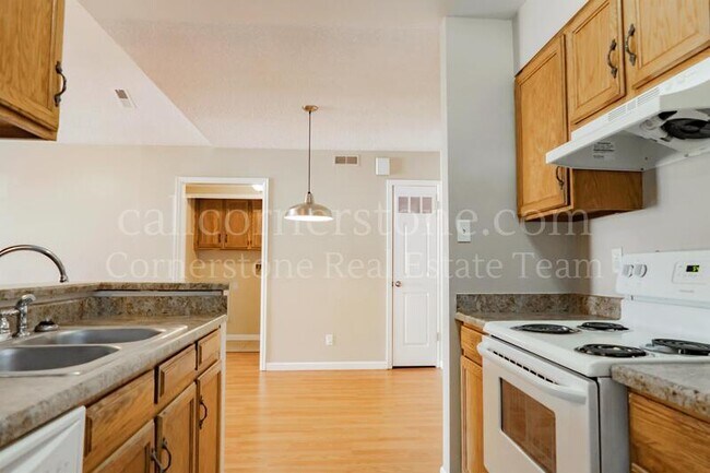 Building Photo - 2225 Split Rock Dr