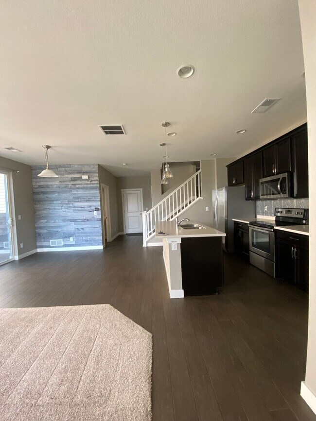 Foto del edificio - Modern, Smart & Move-In Ready — Ideal Loca...