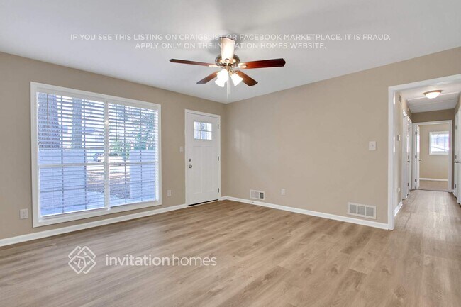 Building Photo - 5801 Oakleaf Dr