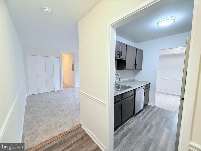 Foto del edificio - 7598 Gales Ct