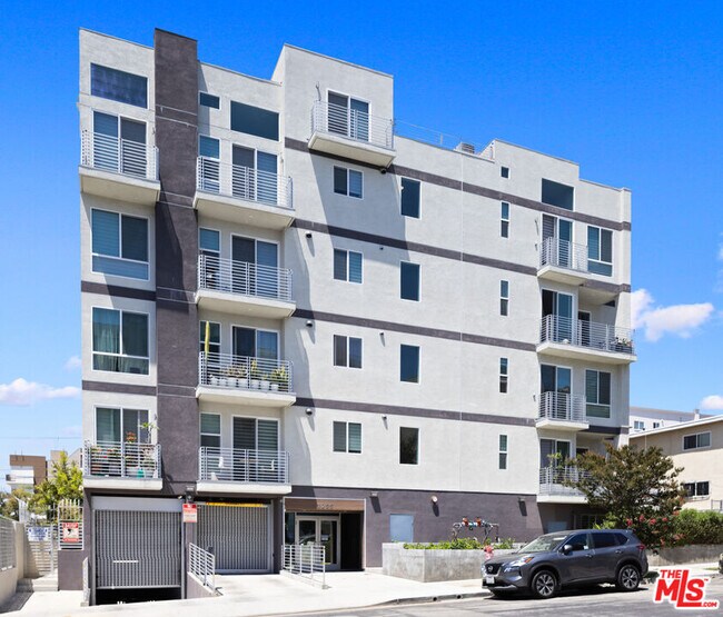Foto del edificio - 1055 S Serrano Ave