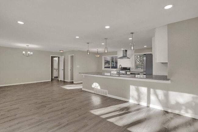 Foto del edificio - Westside Gem! 4 Beds, 3 Baths, Over 2,500 ...