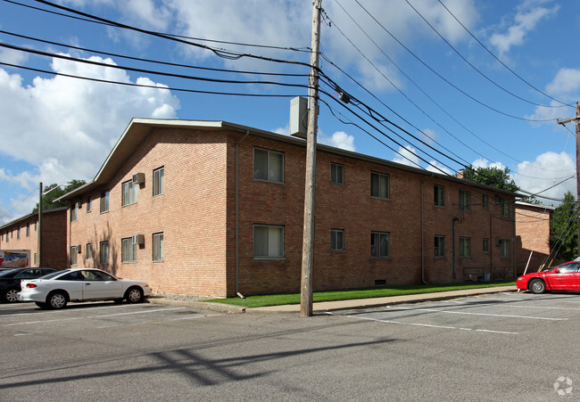 Building Photo - Plymouth House Apartments