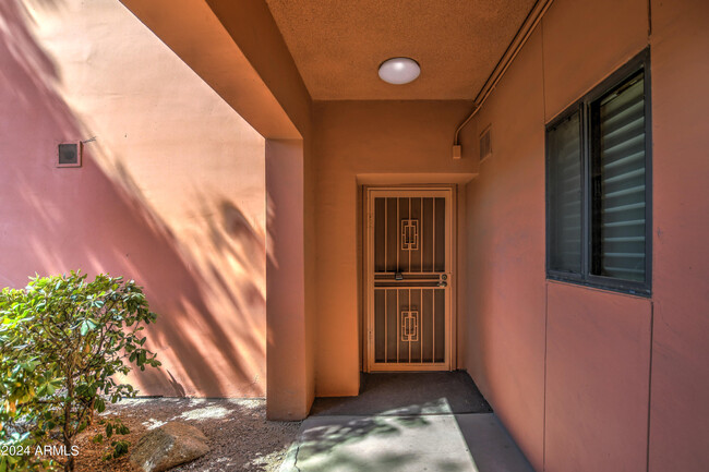 Building Photo - 4303 E Cactus Rd