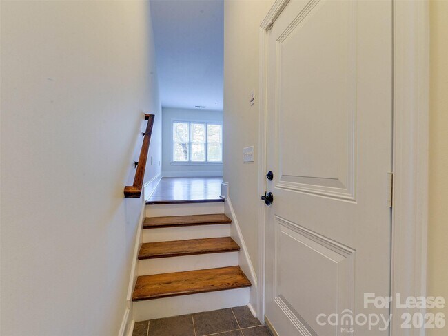 Foto del edificio - 100 N Laurel Ave