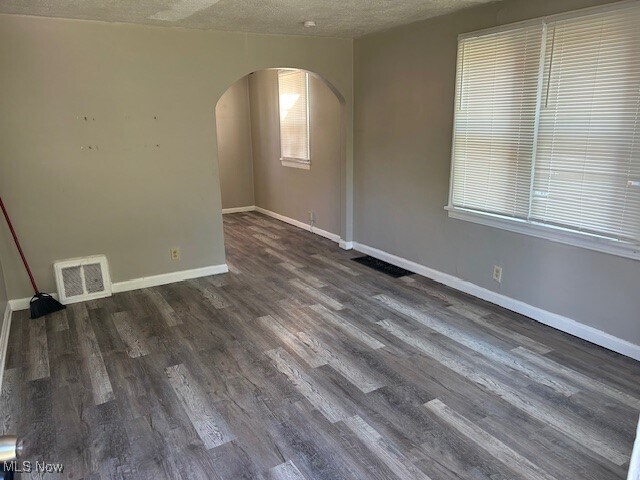 Foto del edificio - 1736 Spring Ave NE