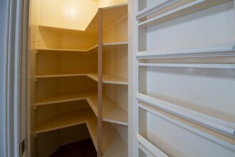 Building Photo - 2111 Grovewood Park