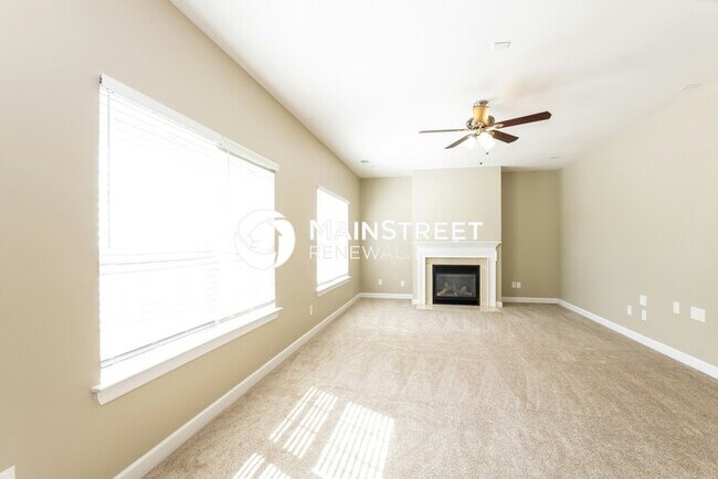 Building Photo - 4 Bedroom Pet-Friendly Home in Charlotte, NC with Main Street Renewal