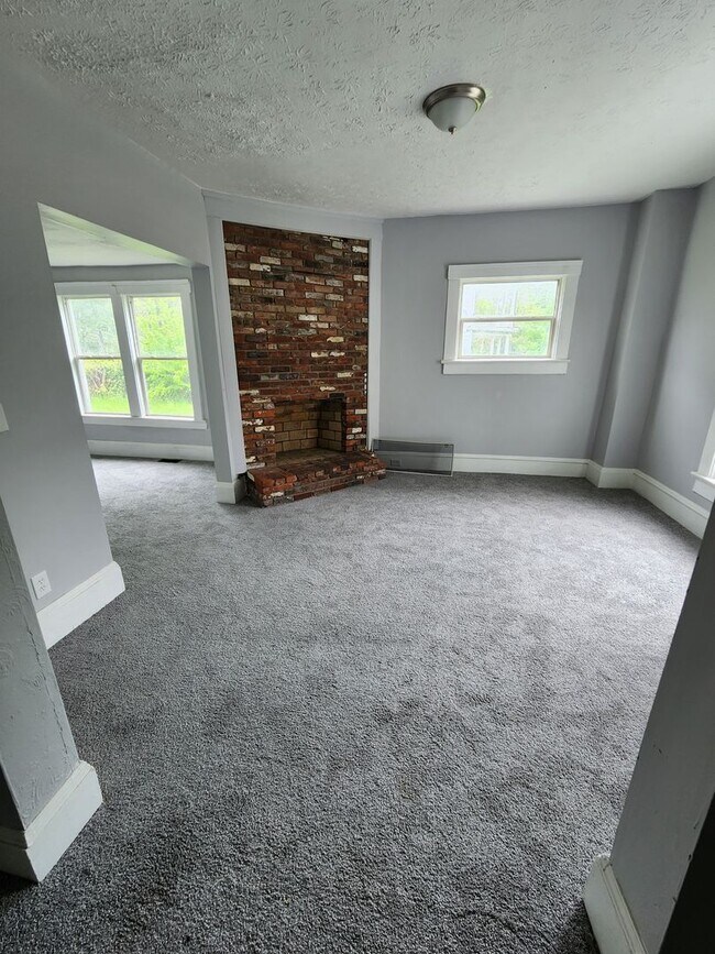 Foto del edificio - Large 3 Bedroom Home For Rent on Kimberly