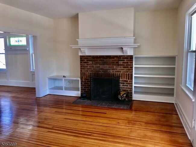 Building Photo - 82 Personette Ave