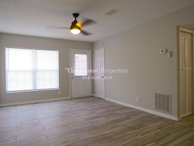 Building Photo - 9292 Greenleaf Rd