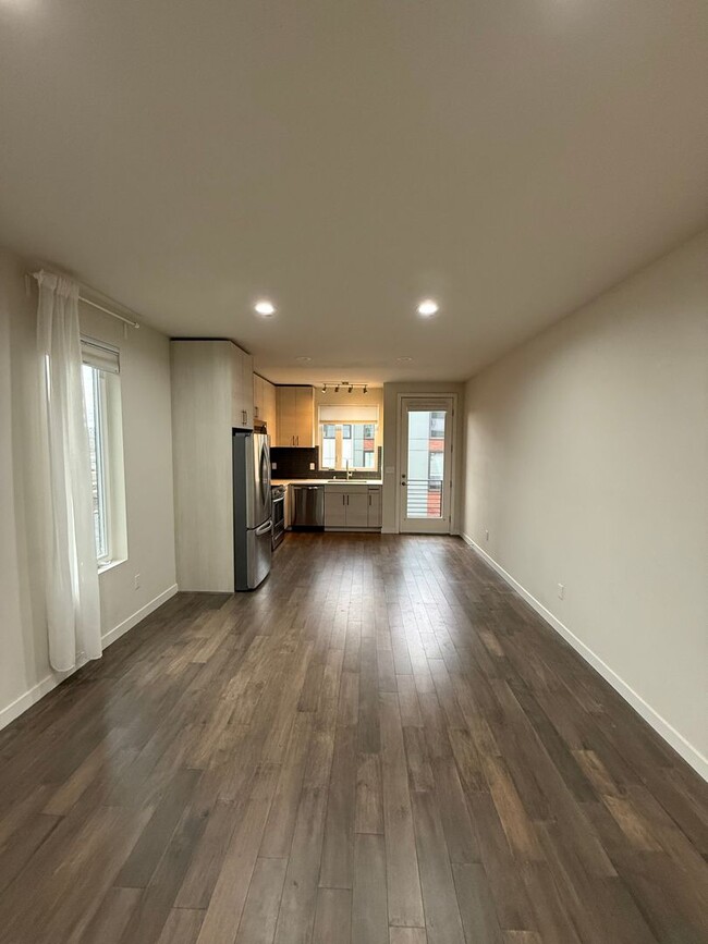 Building Photo - Modern 2-Bedroom Townhome in the Heart of ...