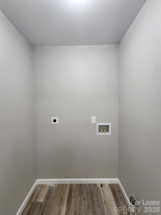 Building Photo - 2414 Idlewood Dr