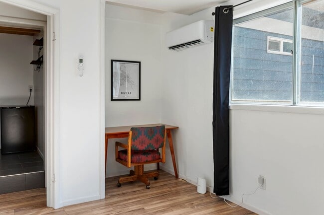 Building Photo - 1707 S Hervey St