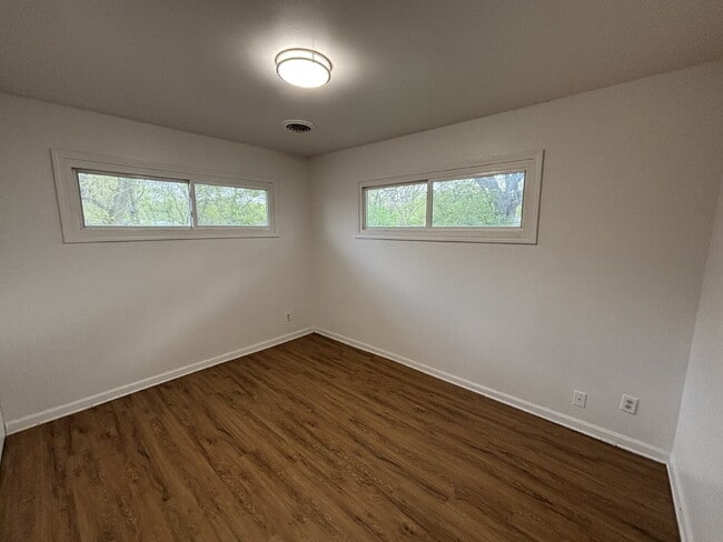Building Photo - Spacious 3-bed home in Gary!