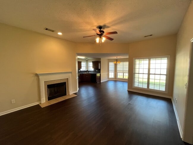 Building Photo - Beautiful Total Electric Home In Phenix Ci...