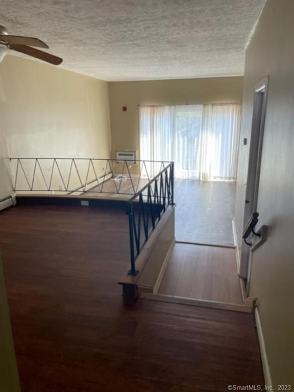 Foto del edificio - 4 Walnut Dr