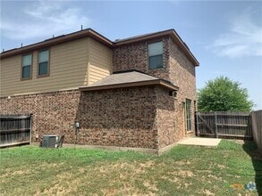 Building Photo - 201 Anne Louise Dr