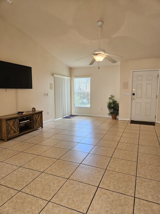 Foto del edificio - 297 Blue Jay Way