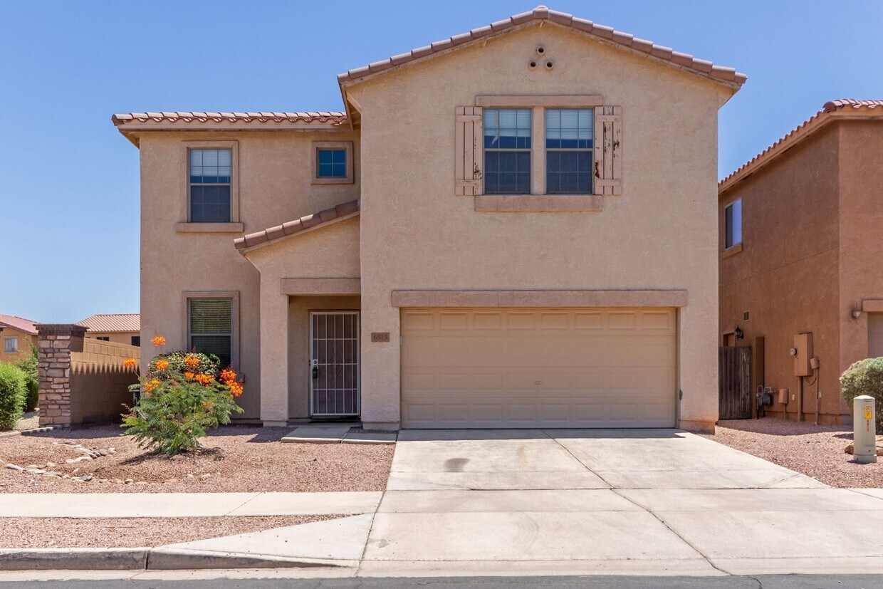 Foto principal - Welcome to Your Dream Home in Laveen Farms!