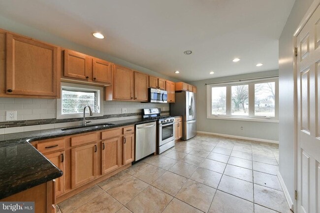 Building Photo - 2832 Jefferson Ave