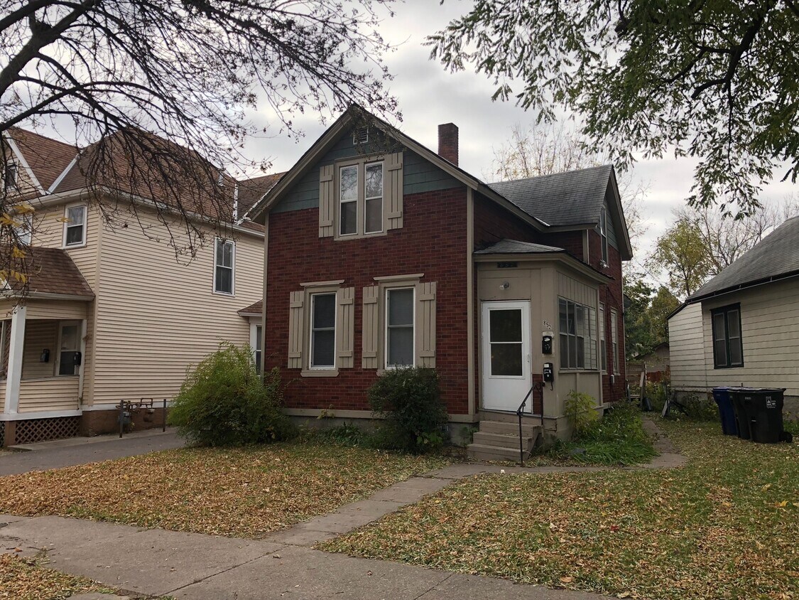 Foto principal - 852 4th St E