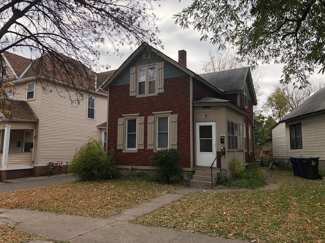Primary Photo - 852 4th St E