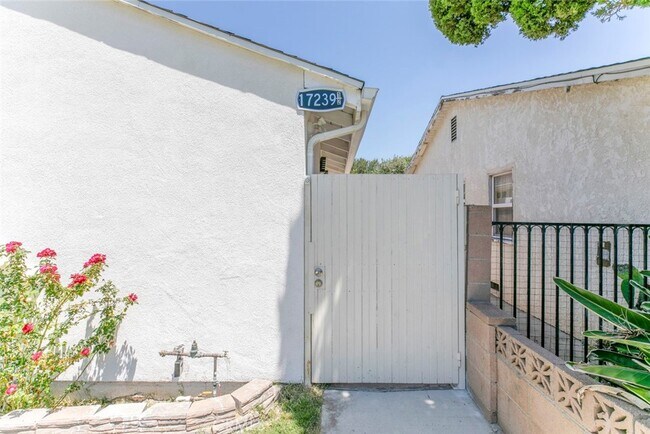 Foto del edificio - 17237 Kingsbury St