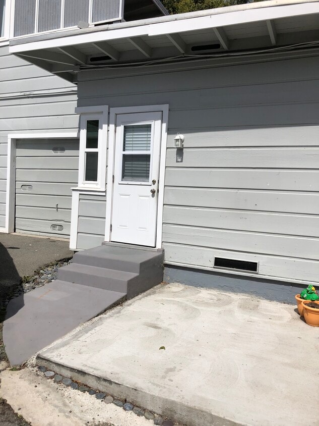 Puerta trasera/patio - 310 -316 Rosecrans St